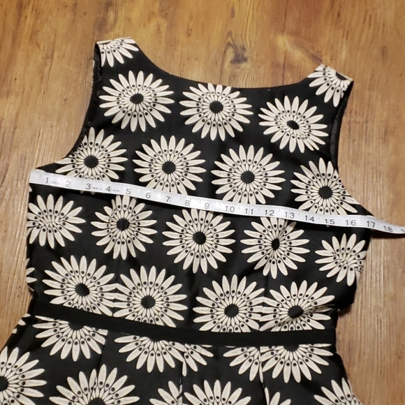 Tahari fit flare pleated brocade daisy dress sharp - Picture 8 of 10